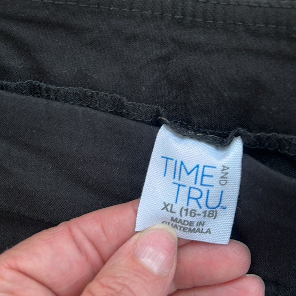 Time and Tru shorts xl - Picture 2 of 2